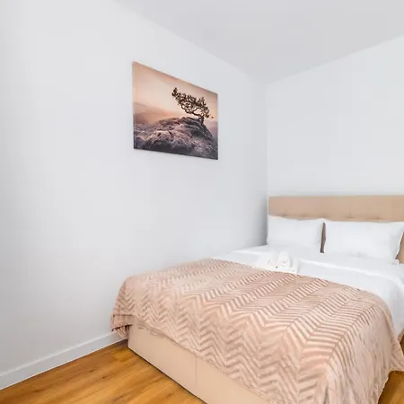 Apartament Park Skowroni Cosy By Bookinghost